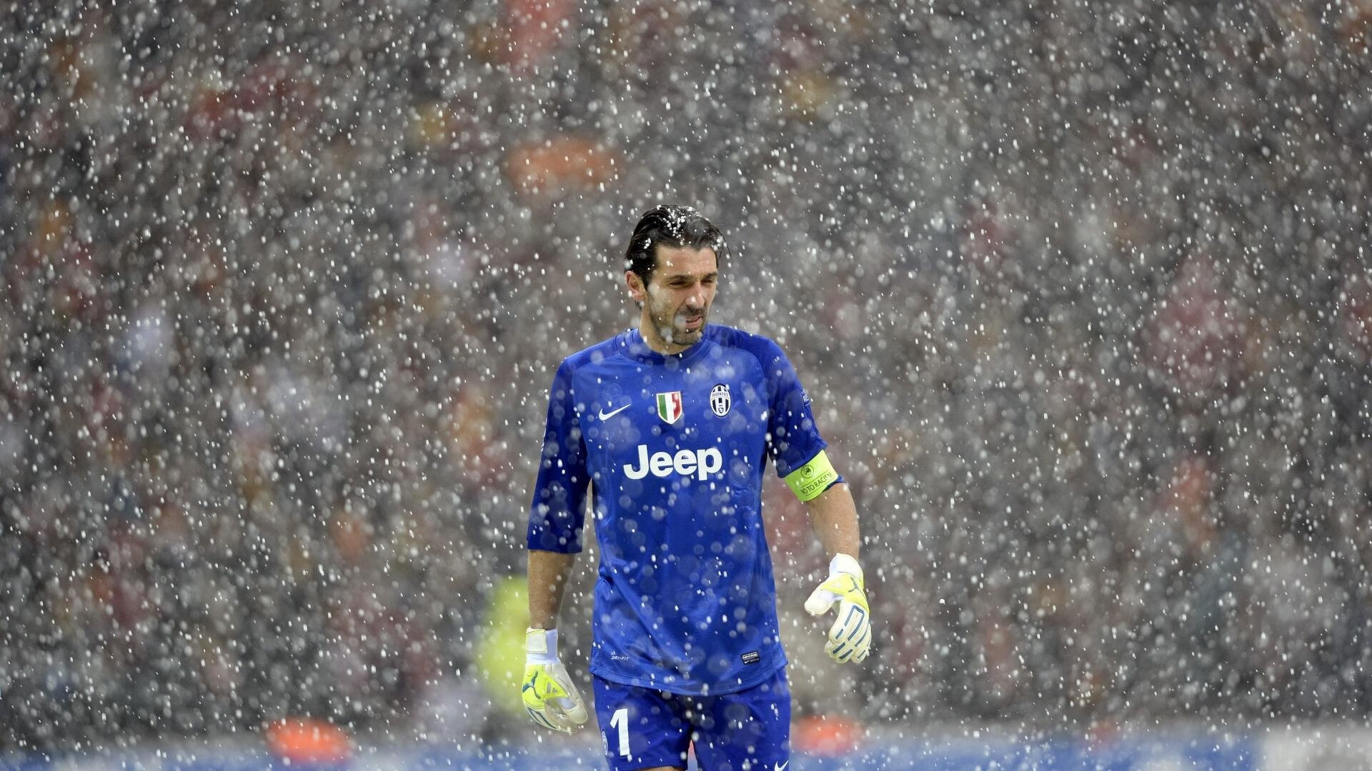 NBA季后赛激战正酣,东西部豪强争夺总决赛门票