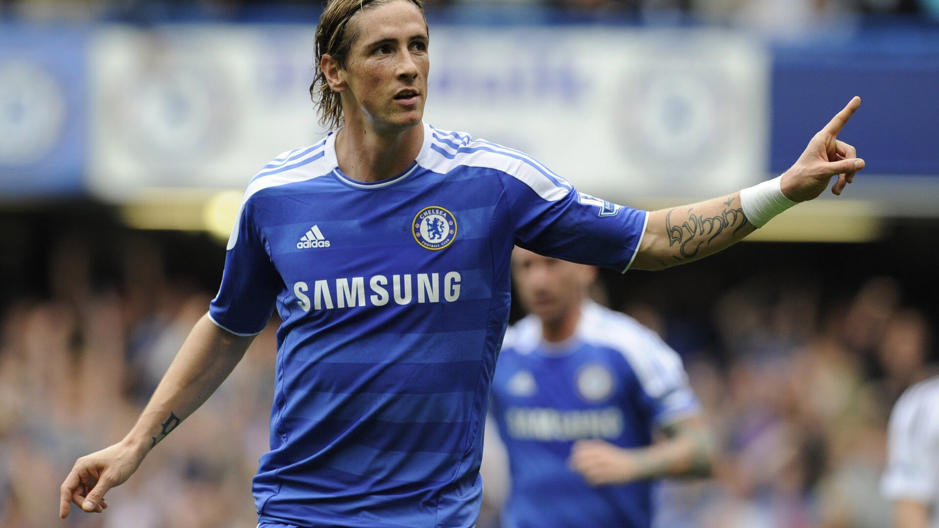 中国速度滑冰队世锦赛再创佳绩 小将张琳斩获男子500米金牌